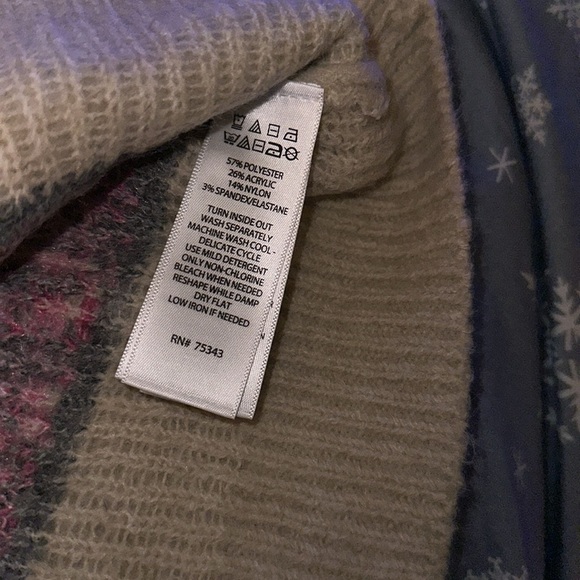 Cupcakes and Cashmere Valentines Day Sweater - Women's Size small - Picture 7 of 8